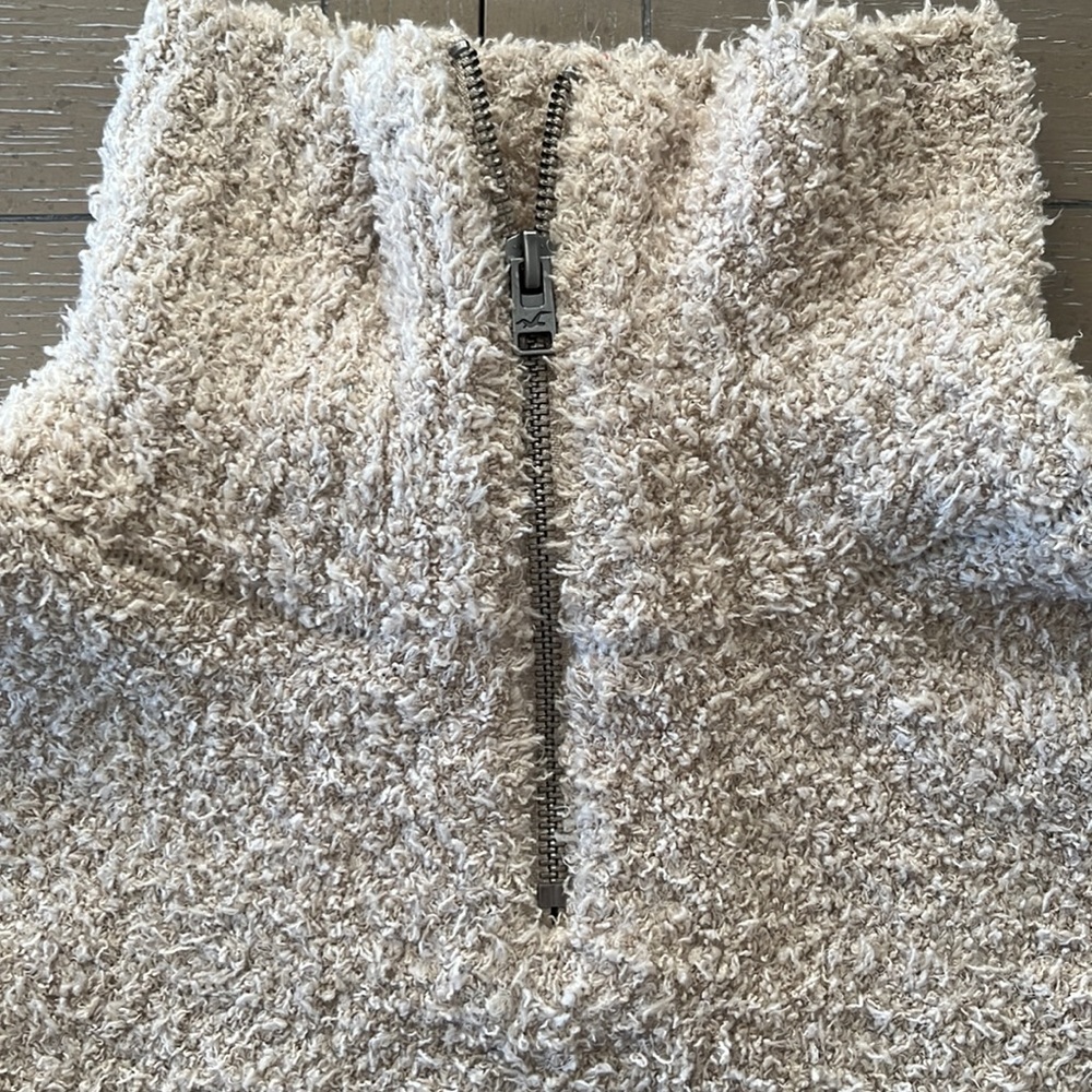 Hollister Crop Sweatshirt Half Zip - Picture 2 of 5